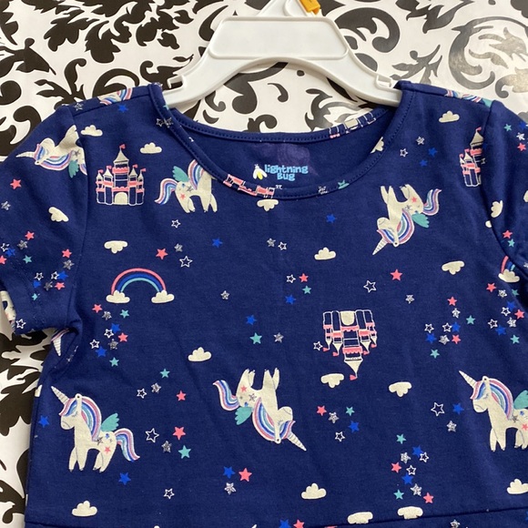 Castles 🏰 and unicorns 🦄 - Picture 2 of 8